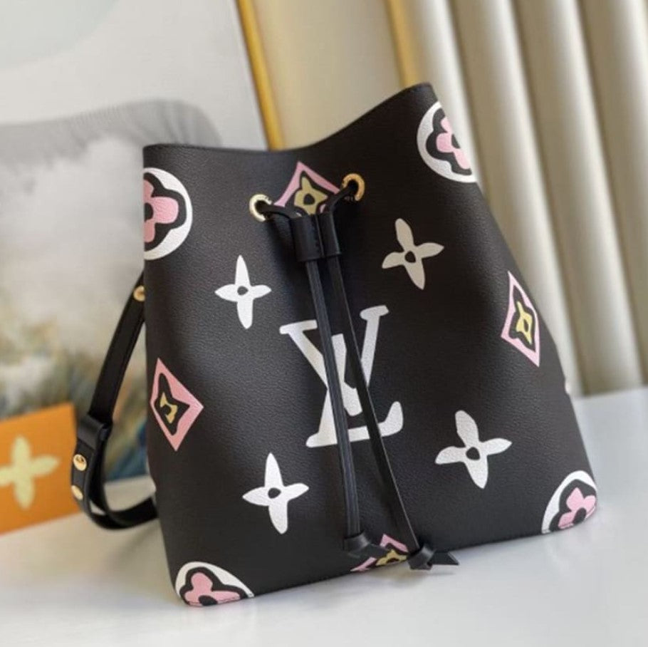 Louis Vuitton NeoNoe MM Bag Monogram M45821
